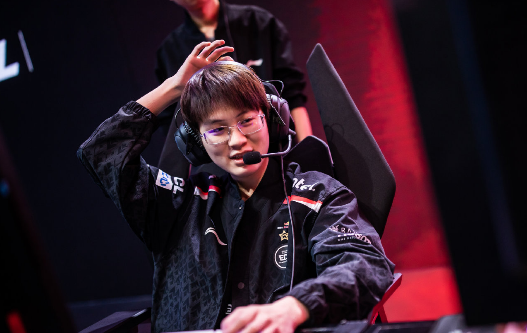 28圈体育-马拉松赛场再起风云：南城鲨队队险胜漠南独角兽队，赛场气氛火爆豪门底蕴再次显现(消防相关的马拉松赛事解说词)